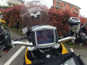 bmw-motorcycle-with-garmin-zumo-550-mounted
