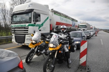 bmw-motorcykel-queue-on-the-german-autobahn