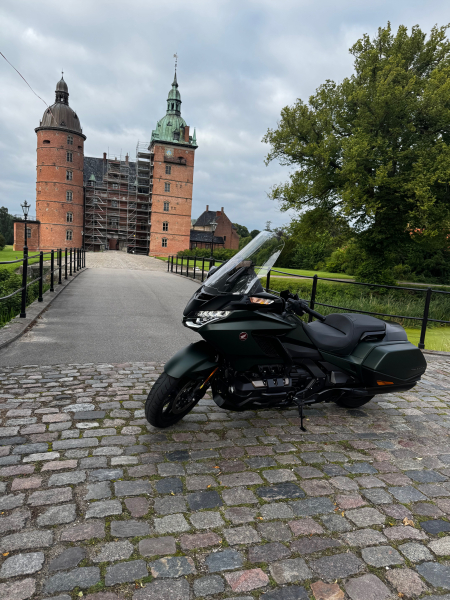 Tour 12 slotte, klostre og herregårde image