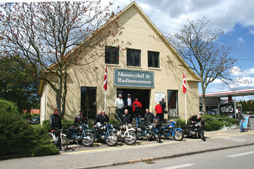Tour Motorcykel og Radio museum image