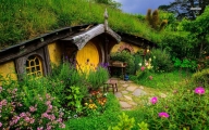 Hobbiton Movie Set